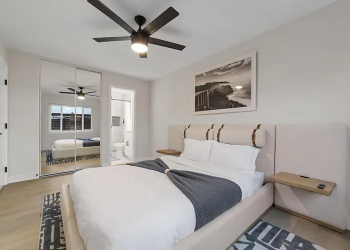 2Br, 2B, Coffee Bar, Cozy Sectional, Rainfall Shower, Smart Tvs, Cozy Beach Theme