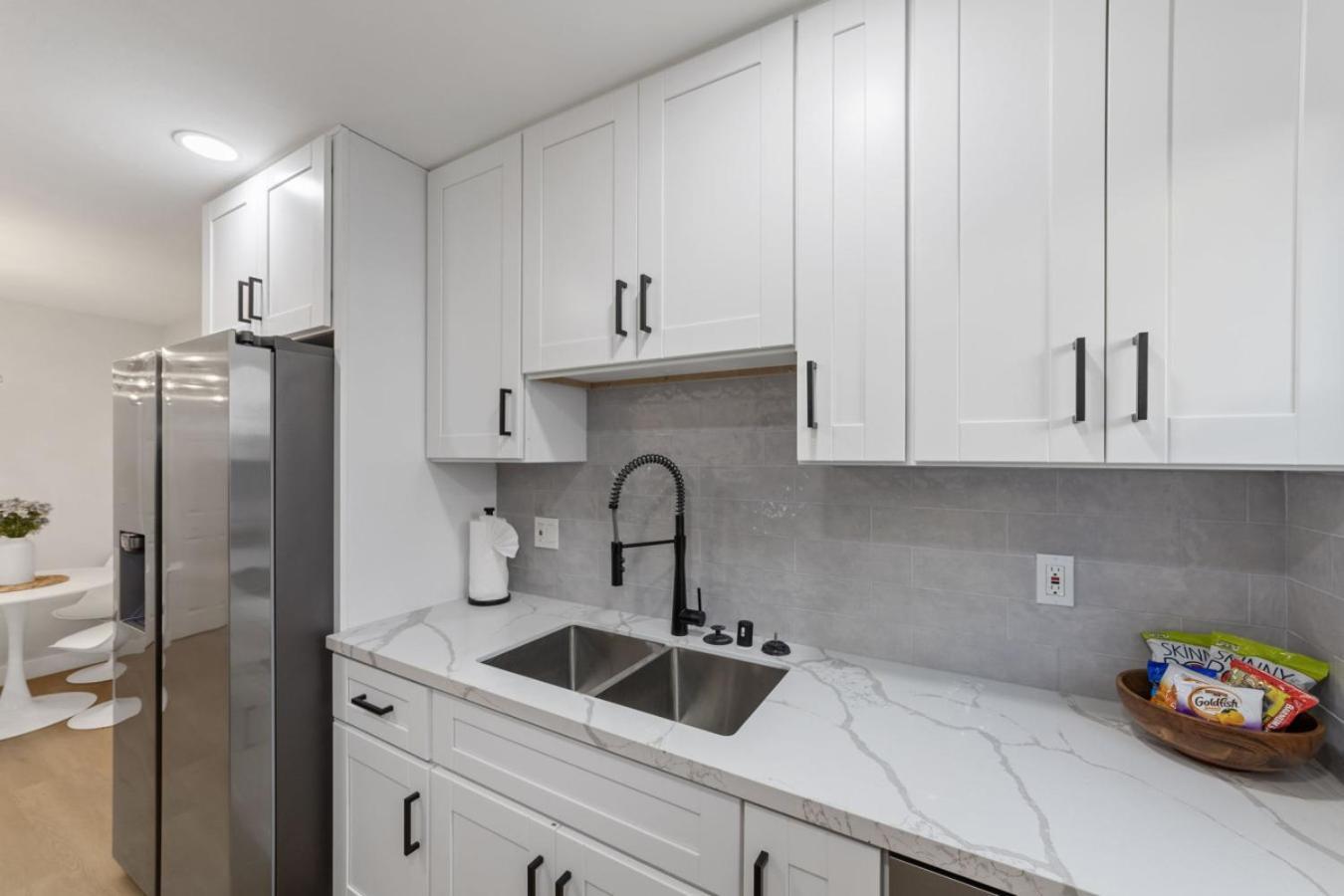 2br, 2b, Coffee Bar, Cozy Sectional, Rainfall Shower, Smart Tvs, Cozy Theme * San Diego