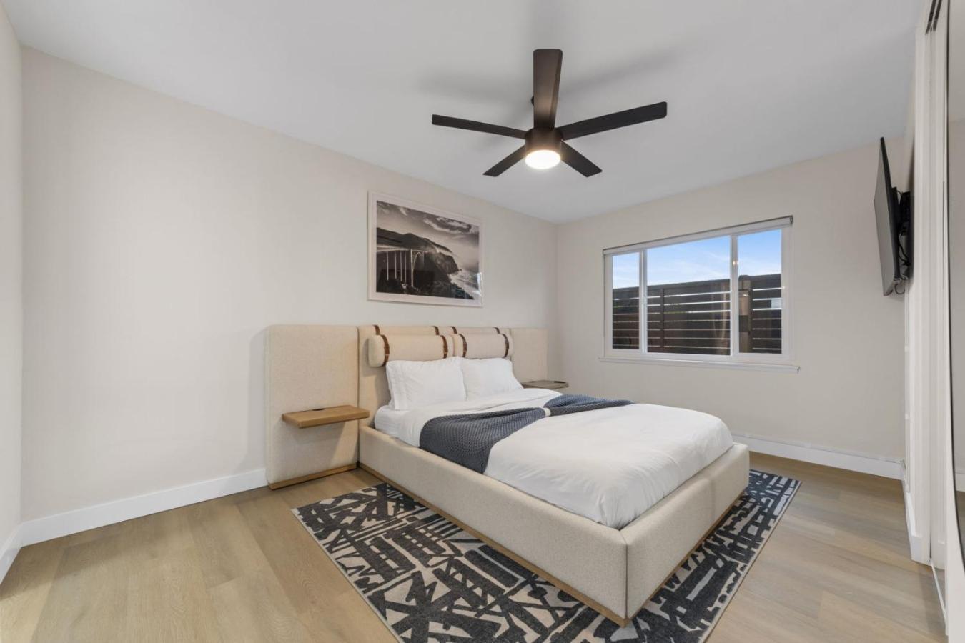2br, 2b, Coffee Bar, Cozy Sectional, Rainfall Shower, Smart Tvs, Cozy Theme Holiday home