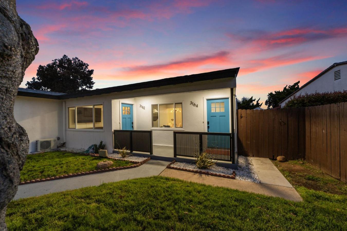 2br, 2b, Coffee Bar, Cozy Sectional, Rainfall Shower, Smart Tvs, Cozy Theme Holiday home